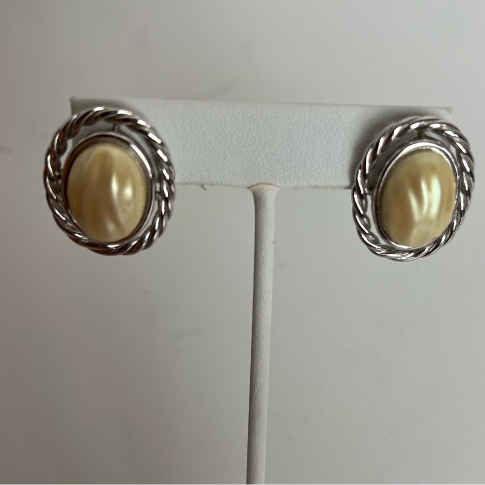 KENNETH JAY LANE Silver Tone Rope Faux Pearl Oval Pierced Earrings 1”
